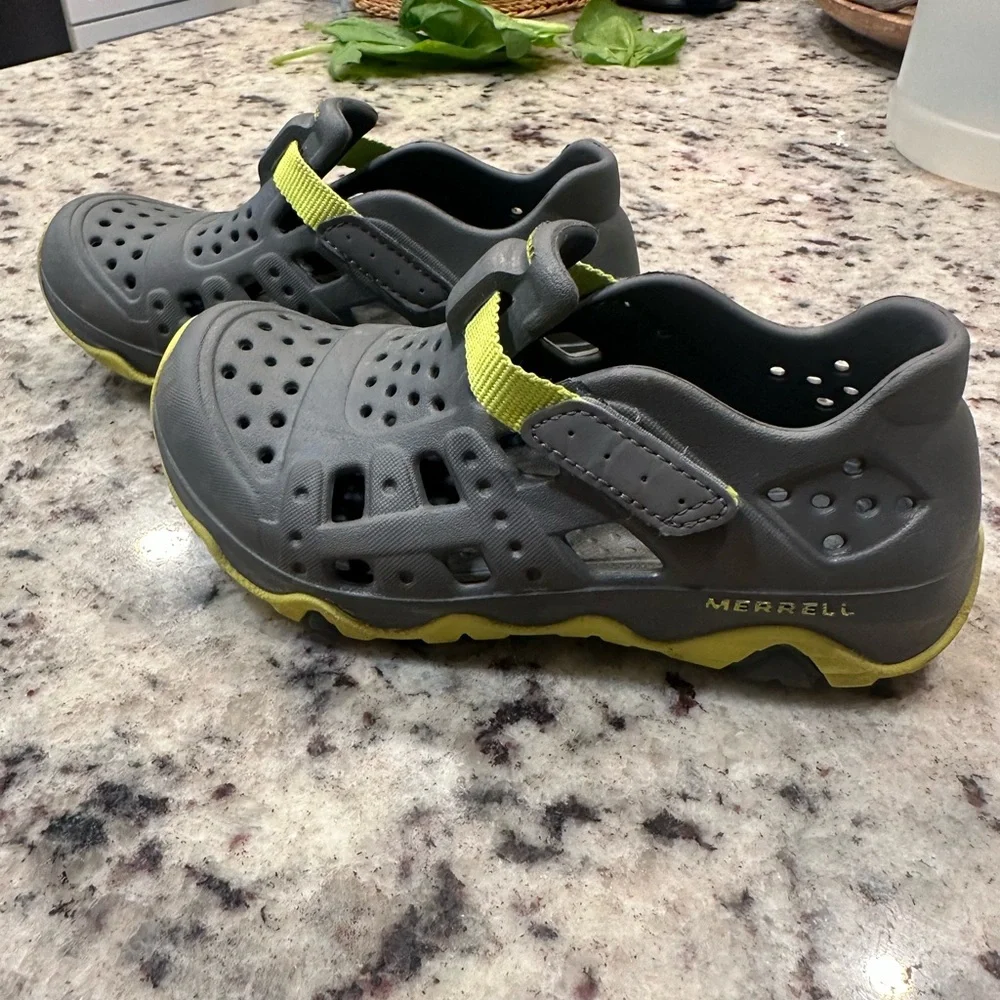 Merrell Kids Gray and Yellow Water Shoes with Strap